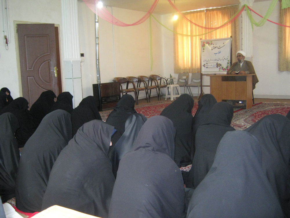 طلبه موفق کسی است که تنها یک چهره داشته باشد و مرکز تعلقش خدا باشد