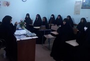 زنان بزرگترین نقش و مهم ترین وظیفه در جامعه را ایفا می کنند