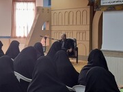 دیدار خواهران طلبه مدرسه علمیه حضرت زینب(س) یزد با دبیر شورای علمی تربیتی حوزه های علمیه خواهران کشور به روایت تصویر