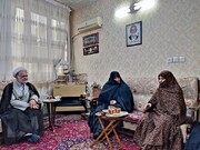 دیدار مدیر حوزه علمیه خواهران استان تهران با مادر شهیدان خالقی پور