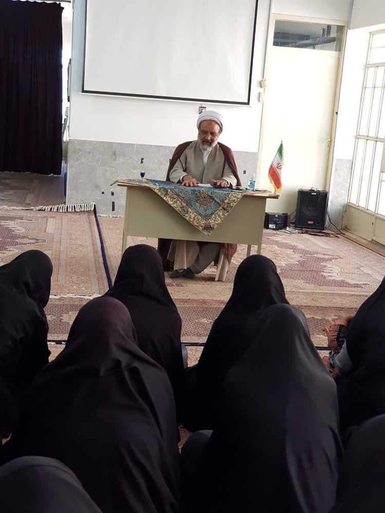 بازدید مدیر حوزه علمیه خواهران استان یزد از مدرسه علمیه حضرت خدیجه(س) بهاباد