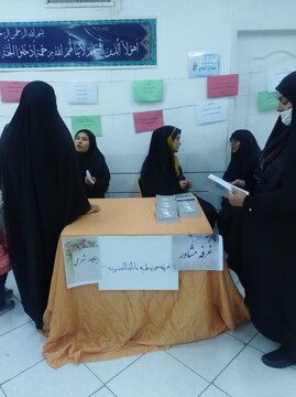 تصاویر/ نمایشگاهی با غرفه‌های هنری و فرهنگی توسط طلاب مدرسه علمیه فاطمة المعصومه دلیجان