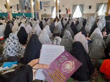 تصاویر/ حضور سفیران رضوان مدرسه علمیه فاطمه الزهرا (س) ساوه در نماز جمعه