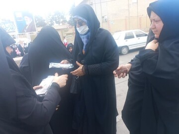 تصاویر/ غرفه عفاف و حجاب مدرسه علمیه کوثر زرندیه در مسیر راهپیمایی روز قدس