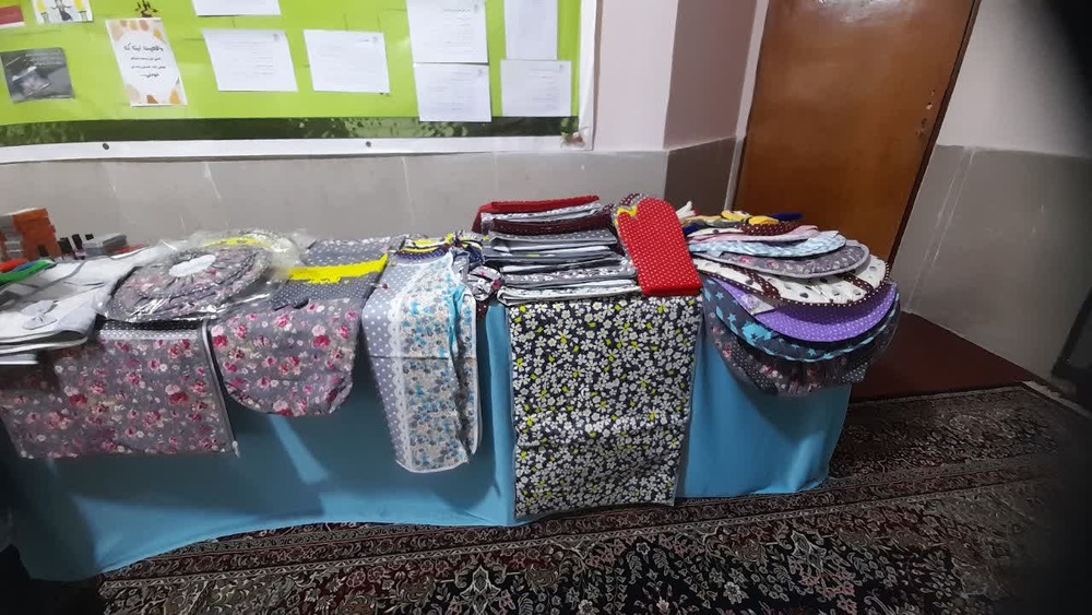 جشنواره صنایع غذایی و دستی طلاب در مدرسه علمیه الزهراء (س) بندرعباس برگزار شد