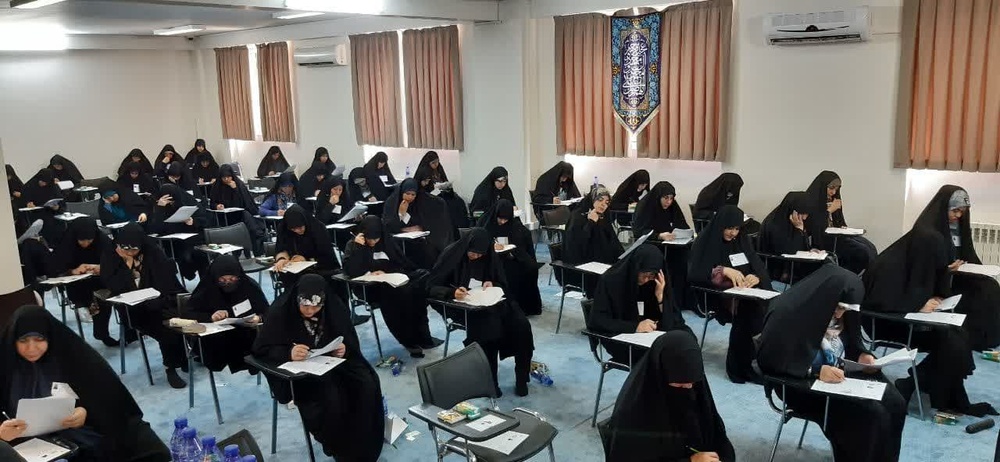 آزمون ورودی مقاطع تکمیلی سطوح ۳ و ۴ حوزه‌های علمیه خواهران برگزار شد