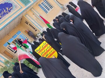 تجمع طلاب مدرسه فاطمة الزهرا(س) کنگان در حمایت مردم غزه