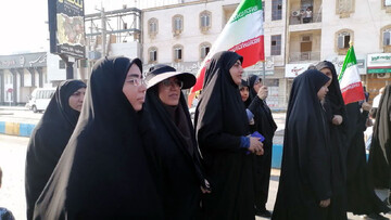 تصاویر/ حضور طلاب مدرسه علمیه خواهران عسلویه در راهپیمایی ۱۳ آبان