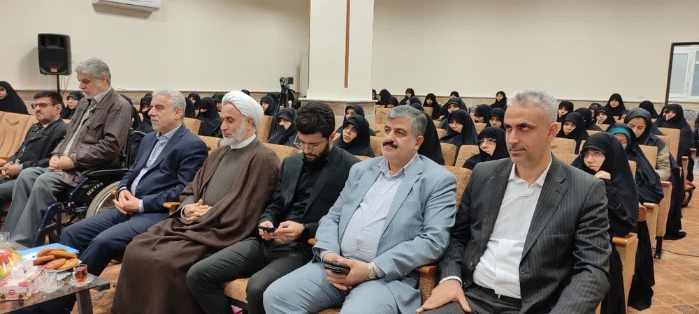 فعالیتهای پژوهشی در حوزه و دانشگاه مورد توجه جدی قرار گیرد