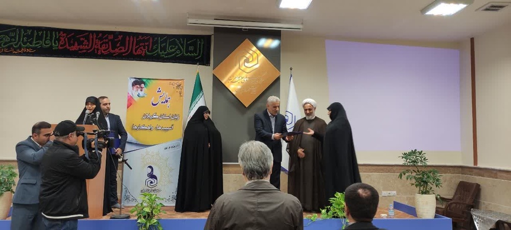 فعالیتهای پژوهشی در حوزه و دانشگاه مورد توجه جدی قرار گیرد