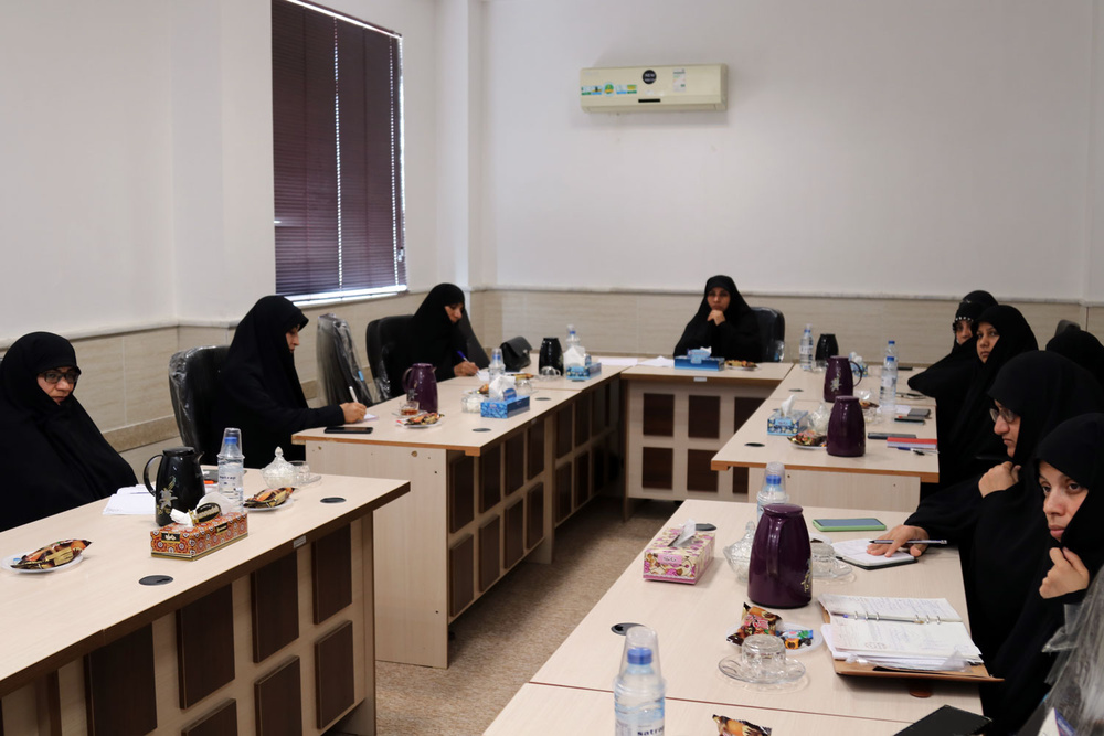 دوره آموزشی «مدیریت و پیروی» در حوزه علمیه خواهران بوشهر برگزار شد