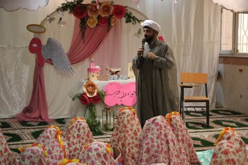 جشن تکلیف دختران گناوه ای در مدرسه علمیه الزهرا برگزار شد