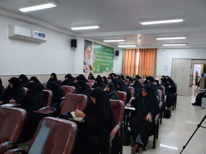 برگزاری کارگاه آموزش تدوین مقاله‌ ویژه همایش ملی الگوی سوم زن مسلمان در اهواز+ عکس