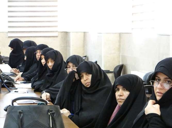 بانوان حوزههای علمیه در جهاد تبیین اثرگذار هستند