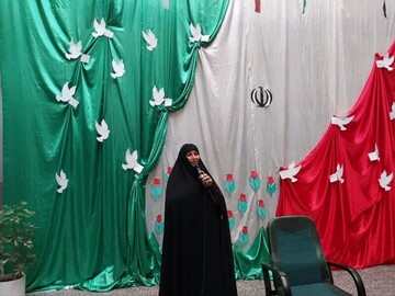 برگزاری جشن انقلاب در مدرسه علمیه خواهران برازجان