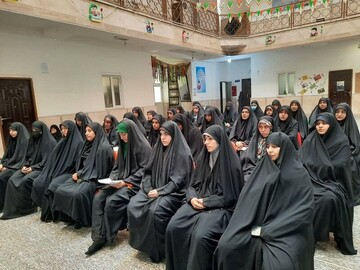 برگزاری جشن انقلاب در مدرسه علمیه خواهران برازجان