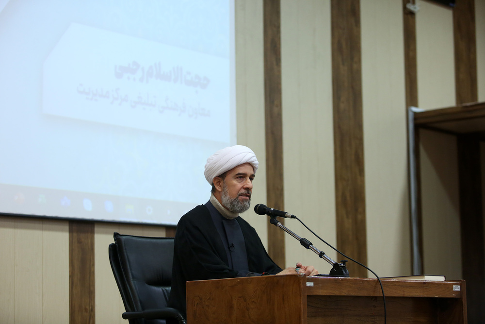 شرط معنوی "قوه قدسیه" امری لازم در اجتهاد بانوان و آقایان