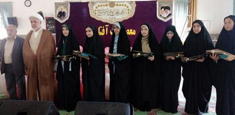 تصاویر/ حضور طلاب و کادر مدرسه علمیه الهیه ساوه در مراسم جشن معصومیت آفتاب