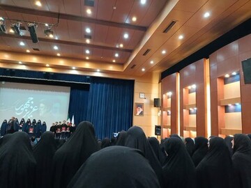 تصاویر/ حضور طلاب مدرسه علمیه فاطمه الزهرا سلام الله علیها اراک در همایش کنشگران حجاب و عفاف