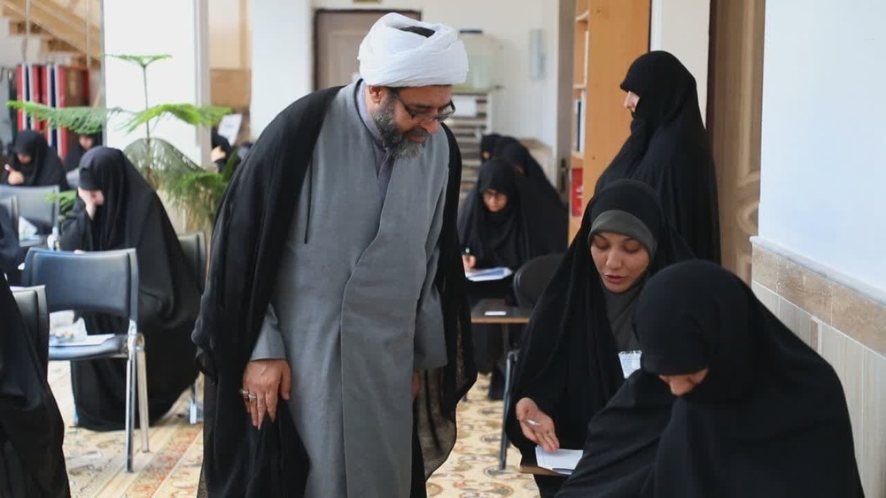 فیلم | بازدید حجت‌الاسلام والمسلمین فاضل از روند برگزاری آزمون ورودی حوزه‌های علمیه خواهران