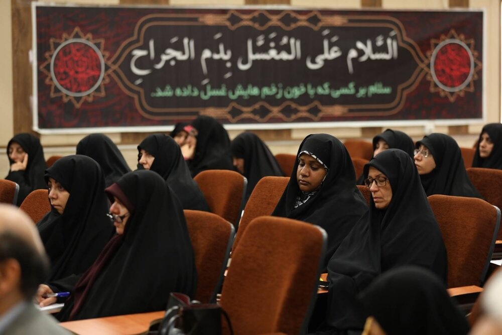 خواهران طلبه آغازگر یک جریان تربیتی در حوزههای علمیه باشند