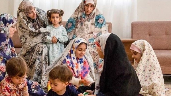 مادران؛ معلمان نخستین و نقش بیبدیل آنان در تربیت دینی فرزندان مادران؛ معلمان نخستین و نقش بیبدیل آنان در تربیت دینی فرزندان