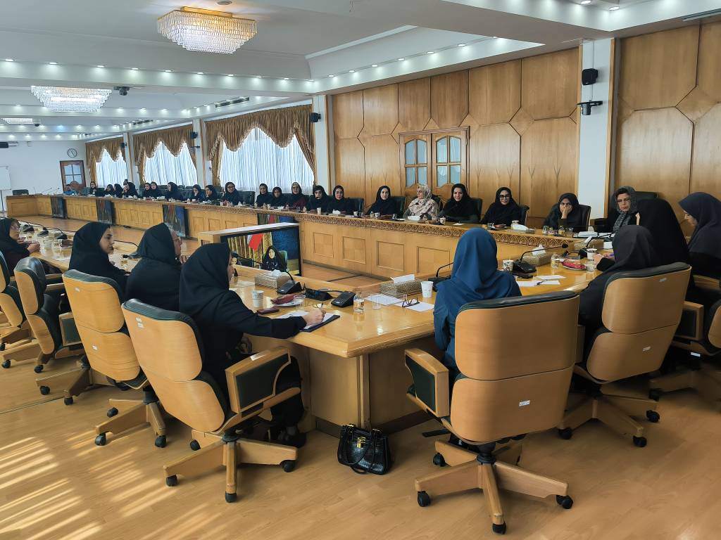 تأکید بر نقش کلیدی زنان در عرصههای تخصصی و مدیریت تعادل بین کار و زندگی