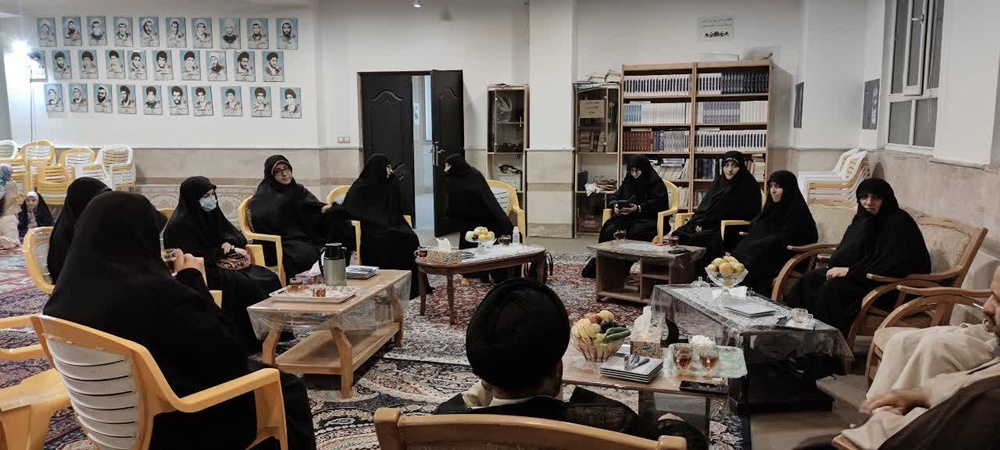 تشکیل جلسه اساتید حوزه علمیه خواهران گچساران با امام جمعه شهرستان