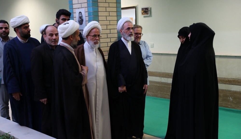 بازدید آیتالله اعرافی از بعضی مدارس علمیه خواهران استان کرمانشاه+ عکس