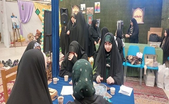 غرفه عفاف و حجاب مدرسه علمیه الزهرا(س) در نمایشگاه بینالمللی اردبیل برپا شد