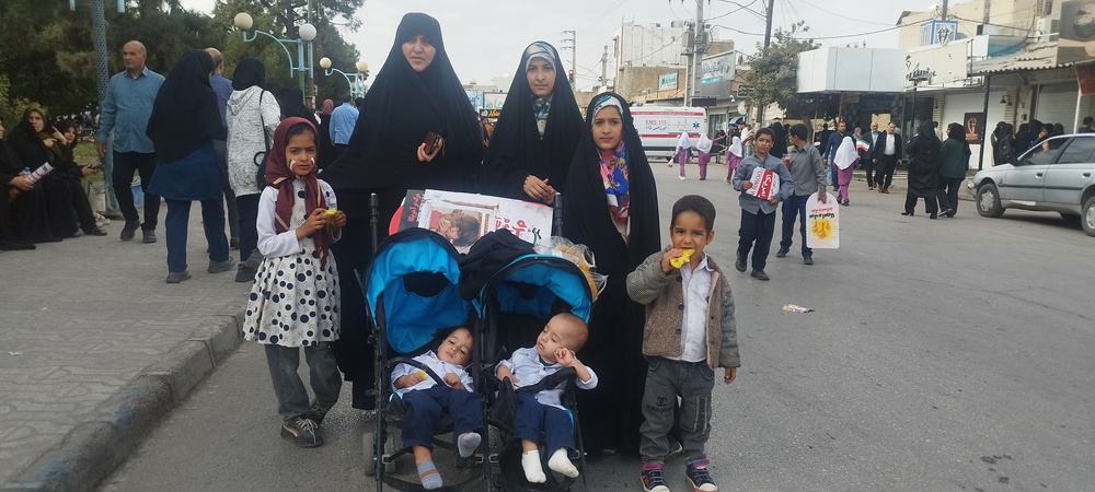 تصاویر / حضور  فعال طلاب خواهر حوزه علمیه  دهدشت در راهپیمایی ۱۳ آبان 