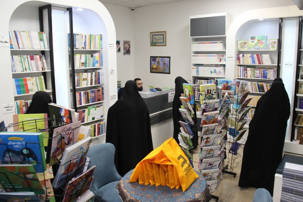 مدارس استانی و مرکز نشر هاجر باید به صورت سازمانی همافزایی داشته باشند