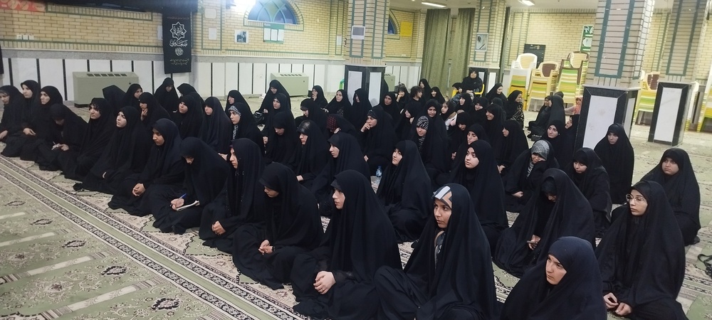 مراسم سومین شب ایام فاطمیه اول با حضور کارشناس برنامه گلبرگ زندگی