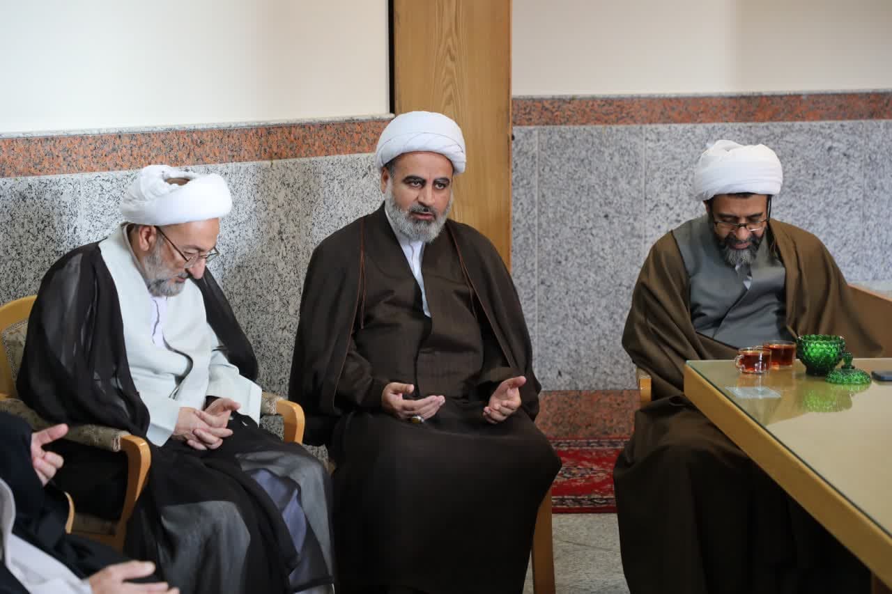 رسالت حوزههای علمیه کسب رضایت حضرت حجت(عج) است