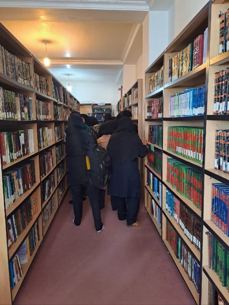 برگزاری نشست صمیمی با دانشآموزان در بسطام برگزاری نشست صمیمی با دانشآموزان در بسطام