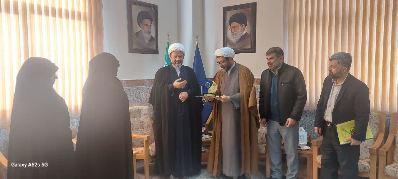 مراسم تقدیر از مدیر حوزههای علمیه خواهران برگزار شد
