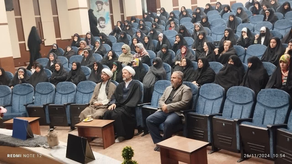 نشست فرهنگی بصیرتی با عنوان رهروان فاطمی در سمنان برگزار شد 