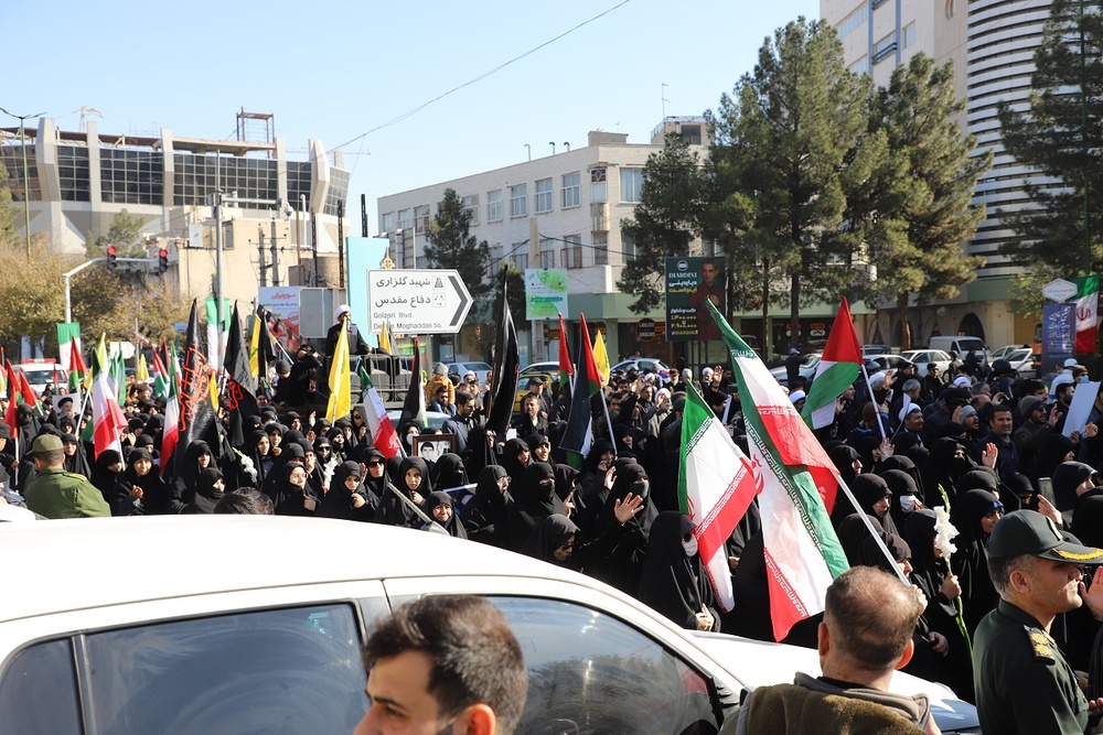 شهیدی نزدیکتر از پنجرههای گره چینی