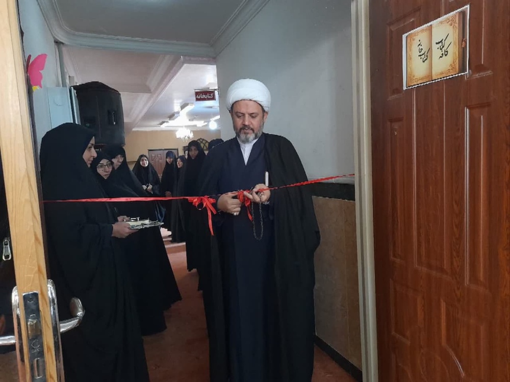 نمایشگاه تخصصی کتاب زن و خانواده در سمنان برگزار شد