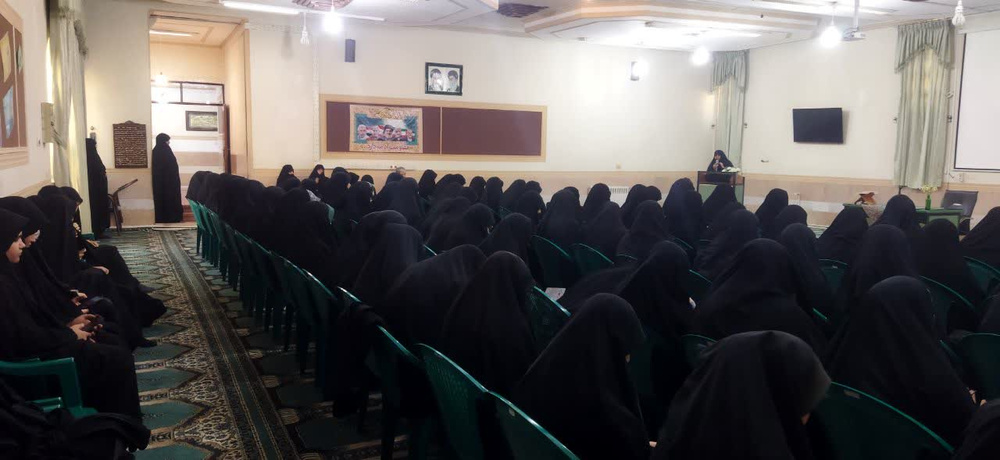 حضور رئیس مرکز برنامهریزی و نظارت در مدرسه علمیه حضرت زینب سلامالله کرمان