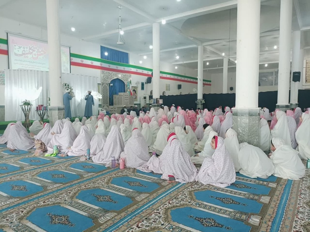 برگزاری جشن تکلیف دانشآموزان دختر در پارسیان