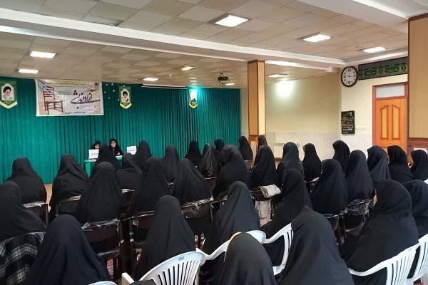 کرسی آزاداندیشی با موضوع "بدحجابی آگاهانه، عوامل و راهکارها" در مشگینشهر برگزار شد