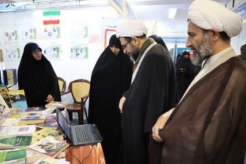 تصاویر/ بازدید حجت‌الاسلام والمسلمین فاضل از نمایشگاه دستاوردهای پژوهشی مدارس علمیه خواهران استان قم