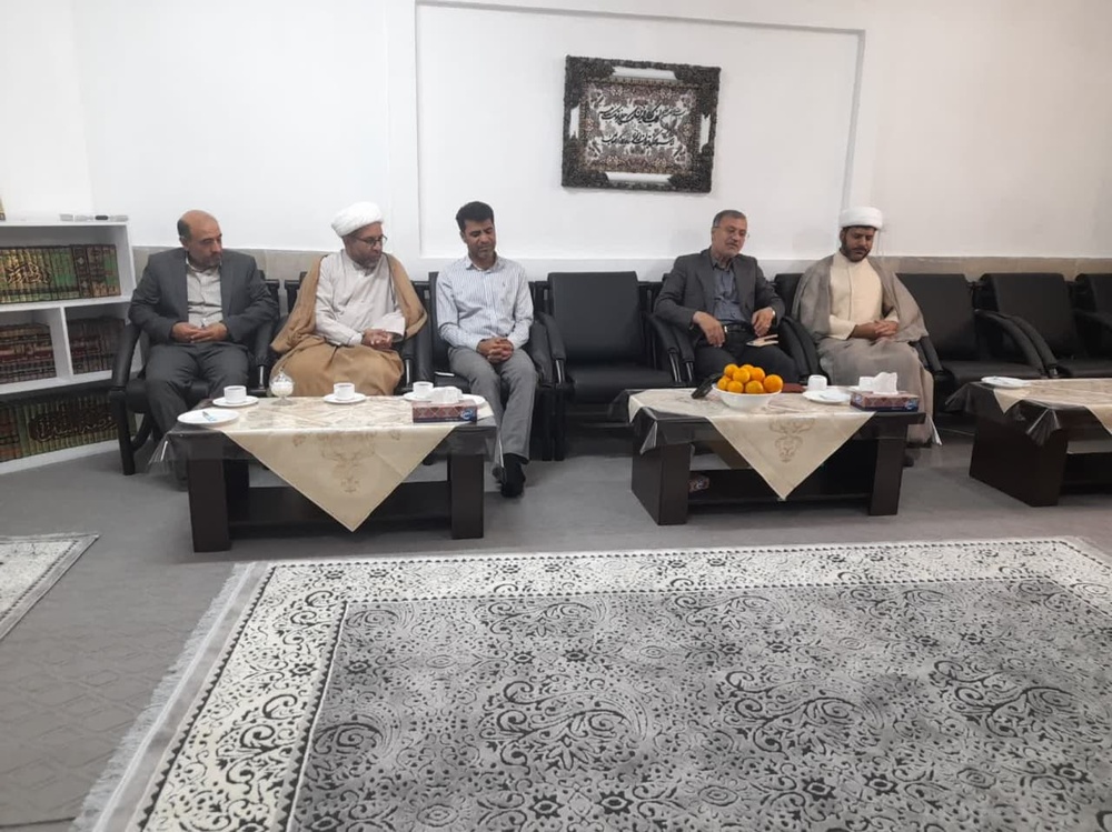 جلسه هم اندیشی مدیر حوزه علمیه خواهران هرمزگان با جناب آقای مرادی نماینده مردم هرمزگان در مجلس شورای اسلامی/ مدارس علمیه خواهران به مثابه شجره طیبه