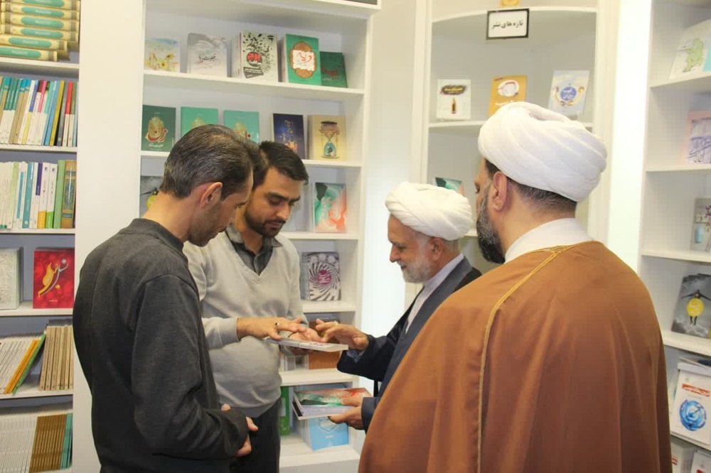 حضور مدیر حوزه علمیه خواهران استان تهران در مرکز نشر هاجر