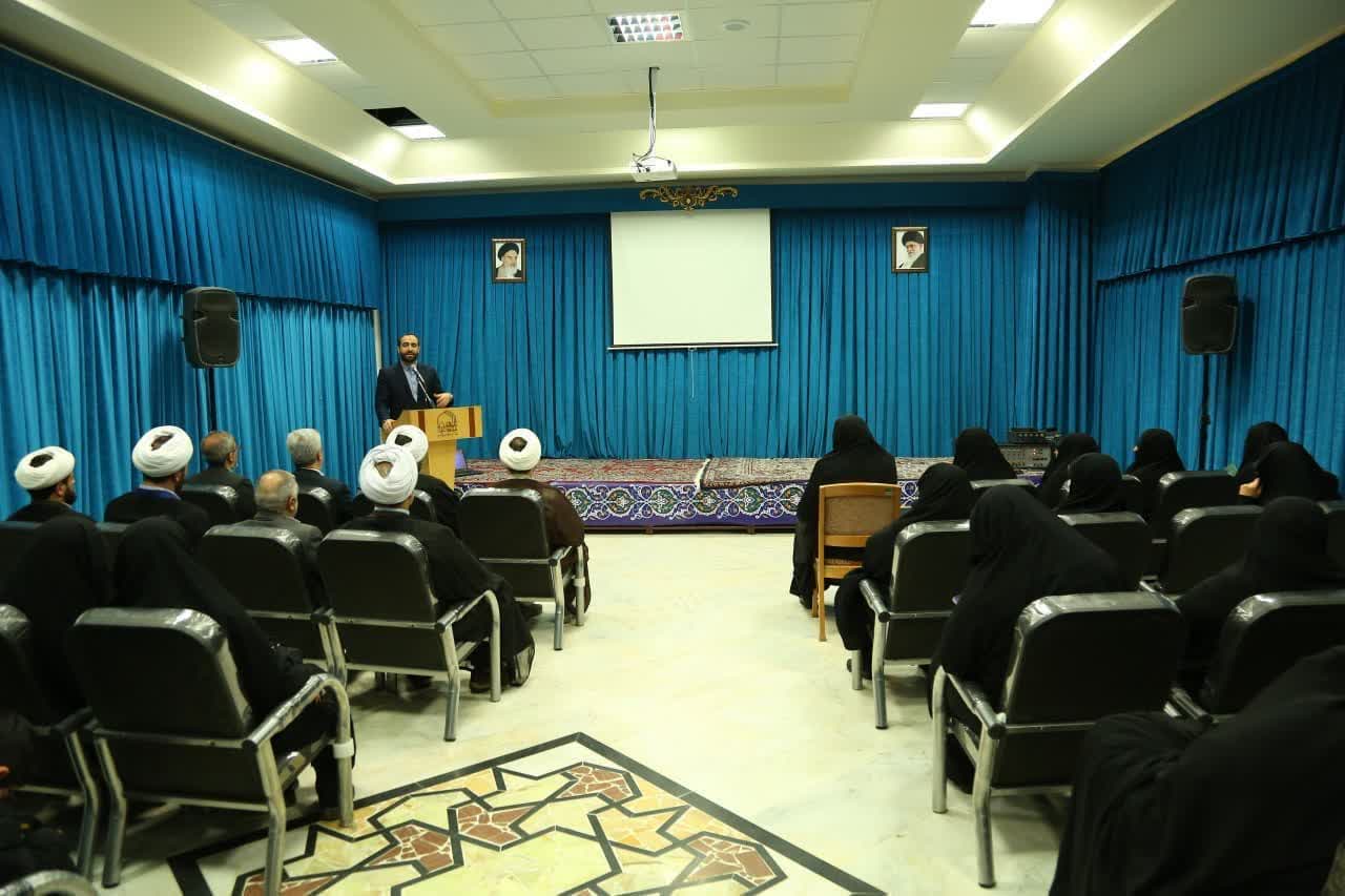 نمایشگاه «۴۰ سال بالندگی» در جامعه الزهرا سلاماللهعلیها افتتاح شد+ عکس