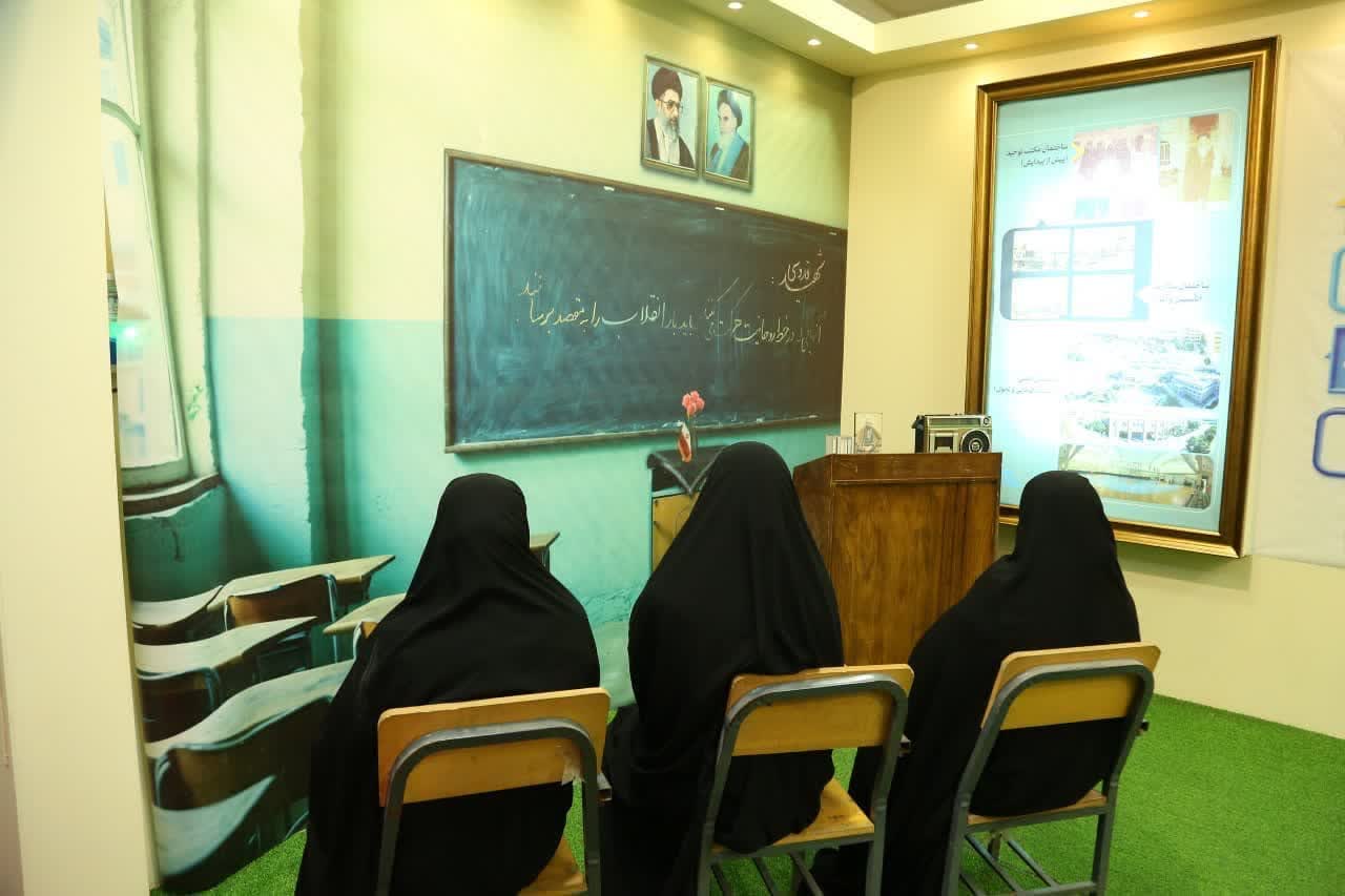 نمایشگاه «۴۰ سال بالندگی» در جامعه الزهرا سلاماللهعلیها افتتاح شد+ عکس