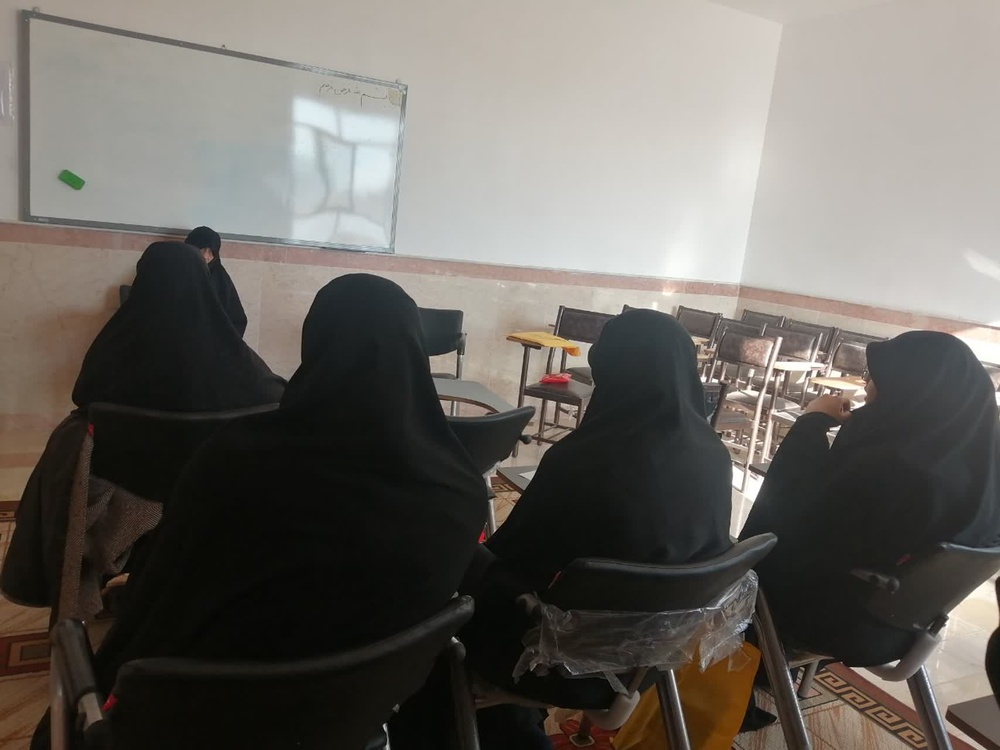 تواضع سبب رشد انسان میشود