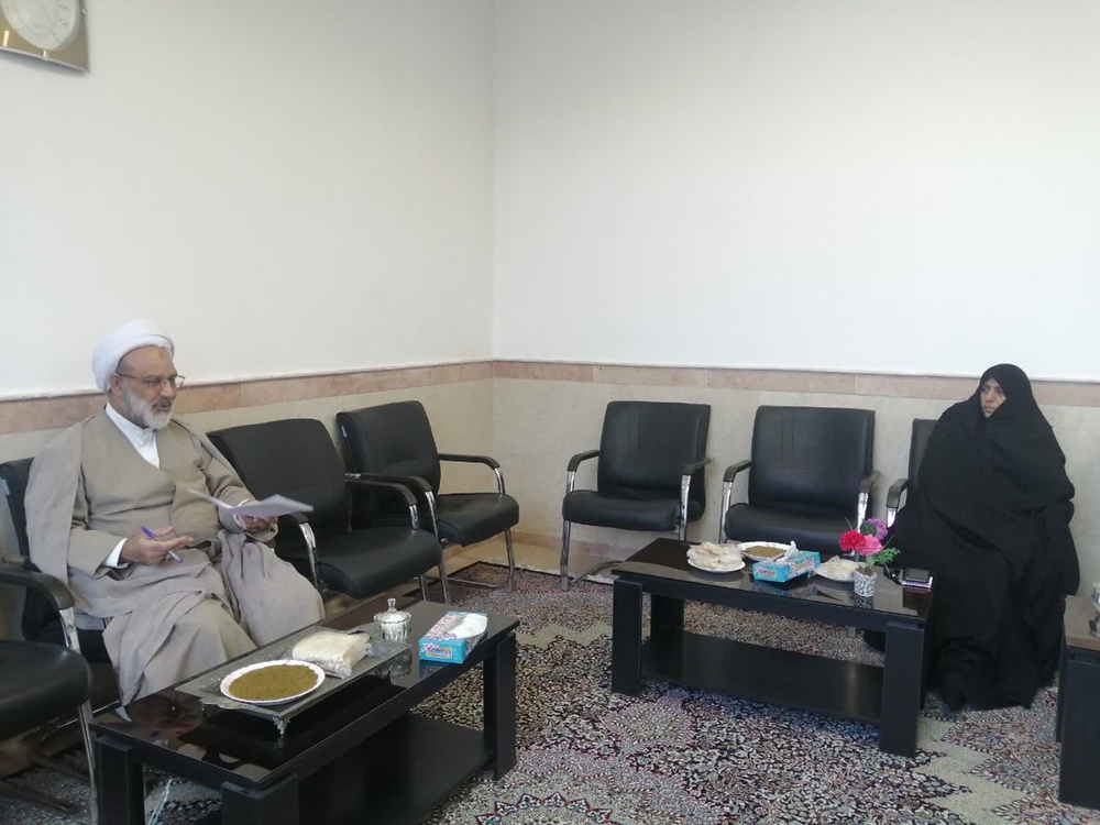 تواضع سبب رشد انسان میشود