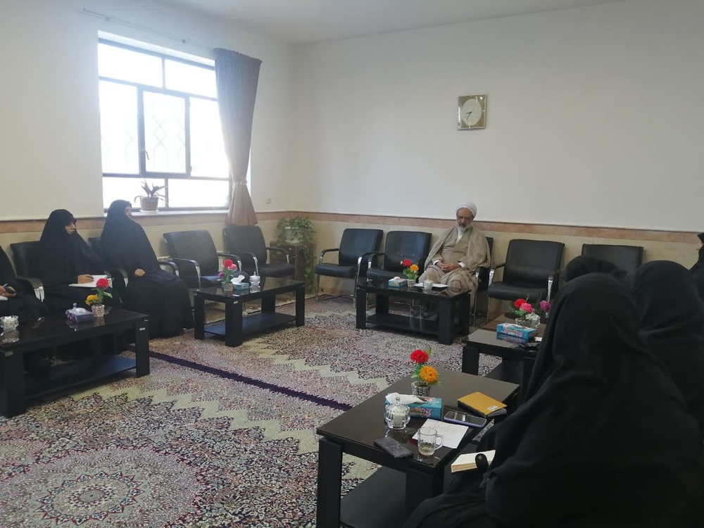 تواضع سبب رشد انسان میشود